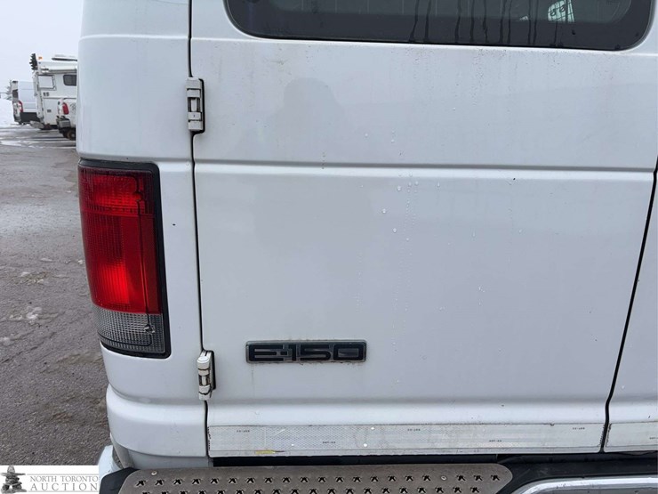 2011-ford-cargo-image-30