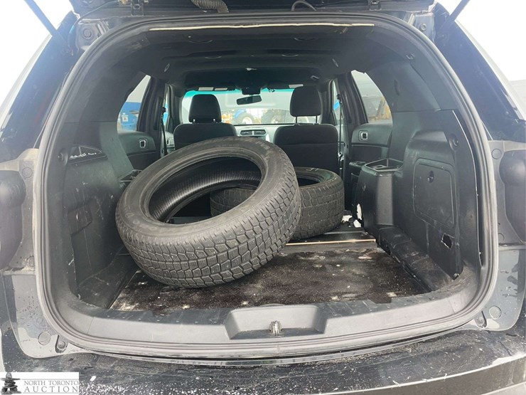 2017-ford-explorer-image-24