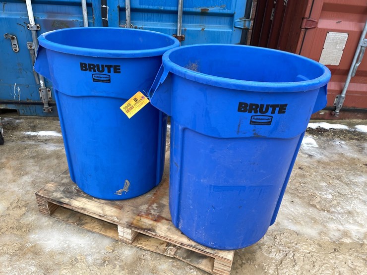 #3946-•-(2)-rubbermaid-brute-55-gallon-trash-barrels-image-1