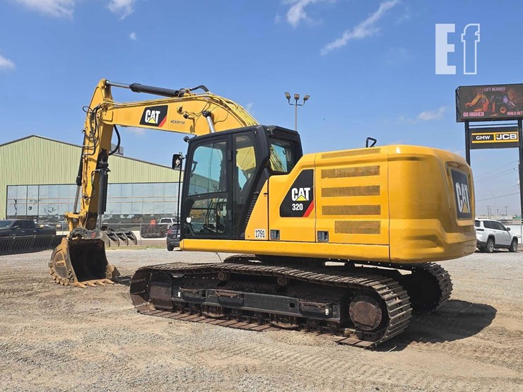 2019-caterpillar-320-image-4