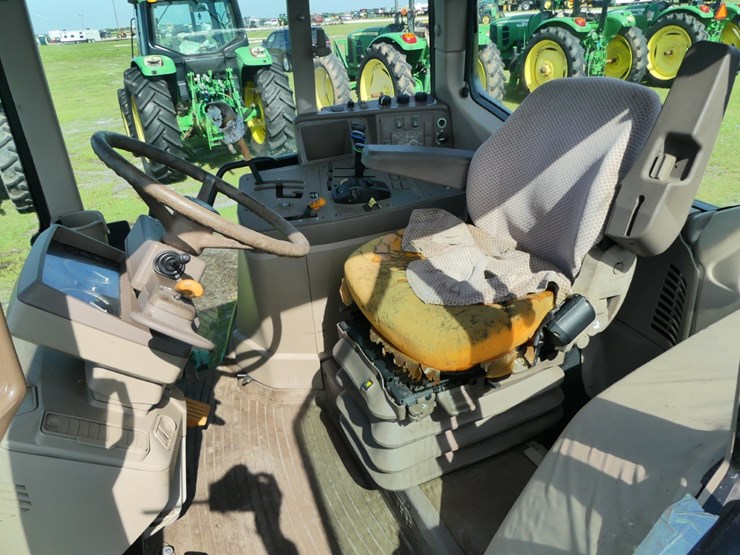 2015-john-deere-6115m-image-11