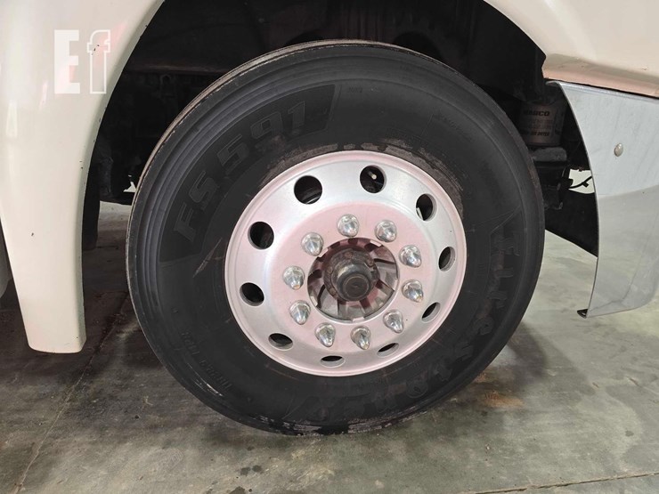 2016-freightliner-cascadia-125-image-32