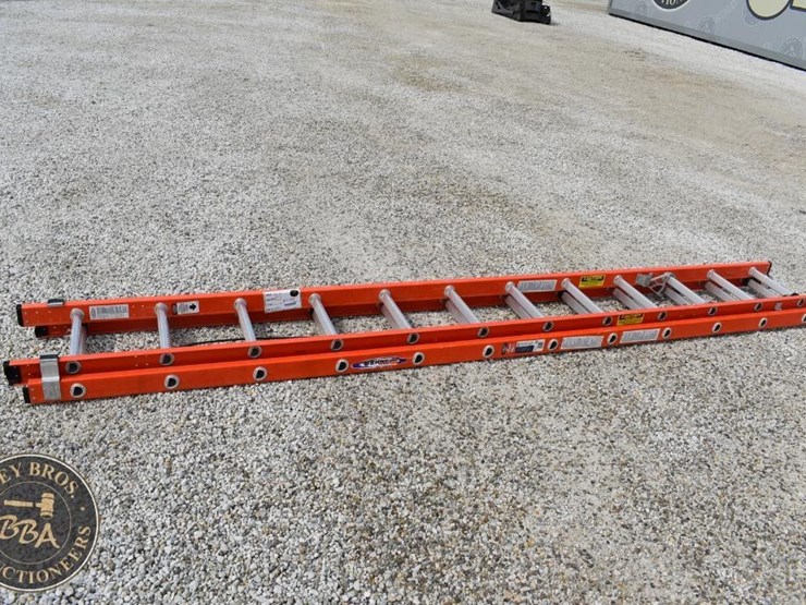 warner-24ft-fiberglass-extension-ladder-42915-image-1