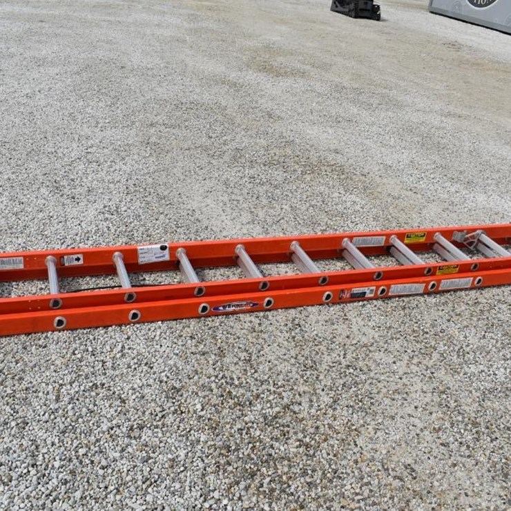 WARNER 24FT FIBERGLASS EXTENSION LADDER 42915