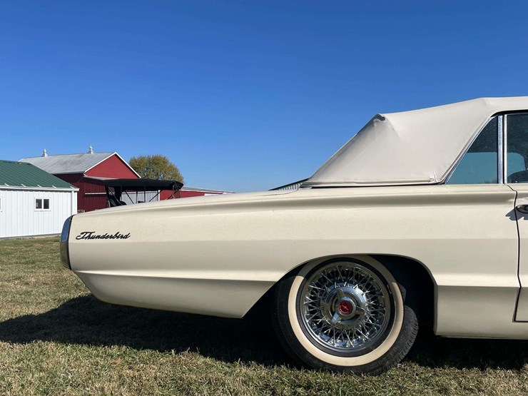 1965-ford-thunderbird-image-26