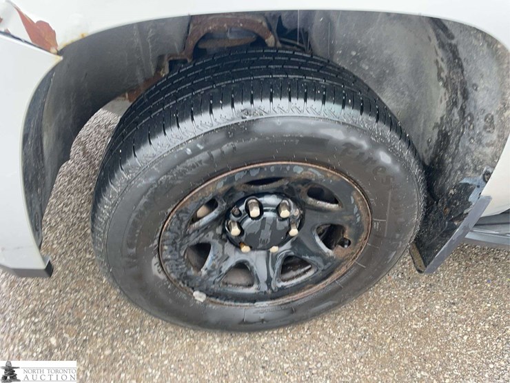 2017-chevrolet-tahoe-image-26