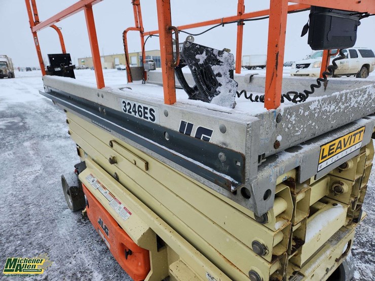 2014-jlg-3246es-image-19