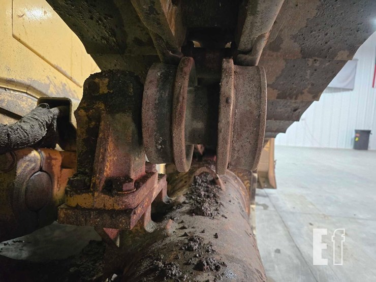 2011-caterpillar-d6t-xw-image-39