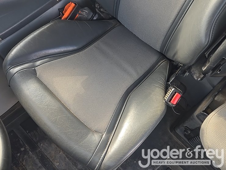 2022-deere-260e-image-116