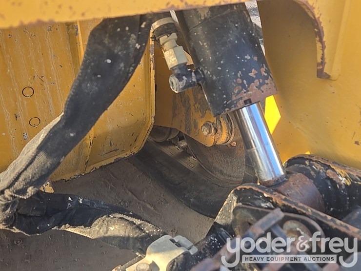 2021-caterpillar-289d3-image-28