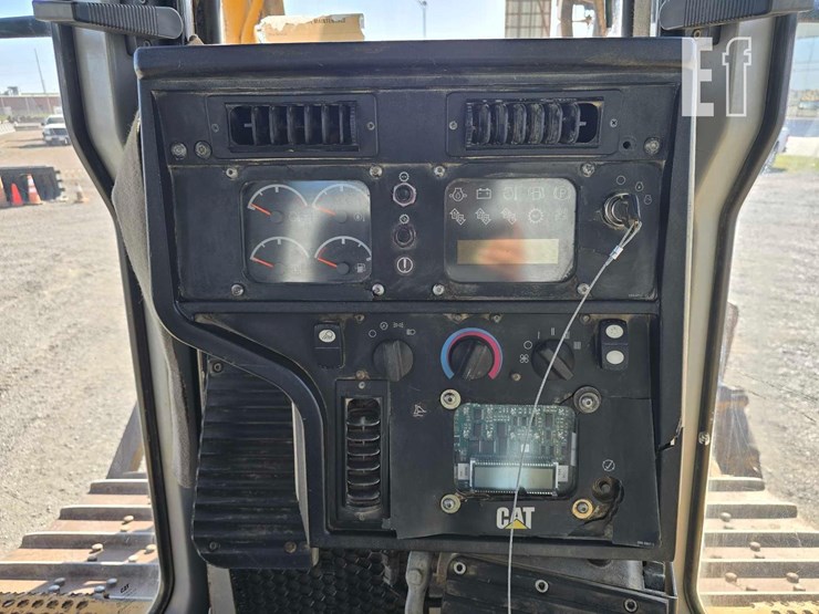 2006-caterpillar-d6r-xl-iii-image-12