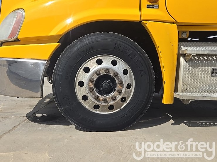 2012-freightliner-cascadia-125-image-10