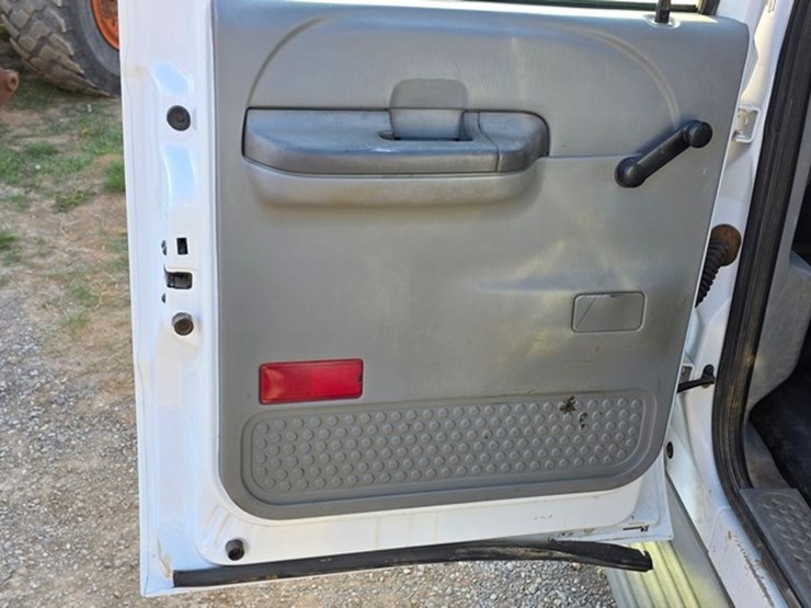 2004-ford-f350-image-40