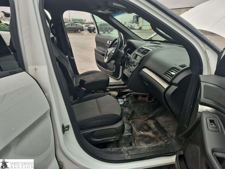 2014-ford-explorer-image-26