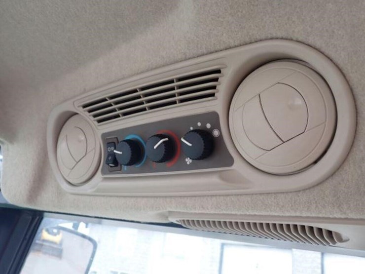 2016-john-deere-5085e-image-25