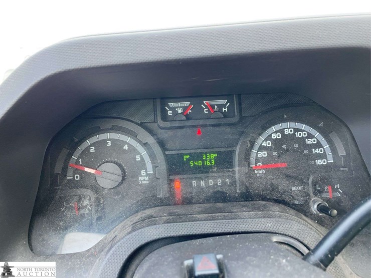 2014-ford-cargo-image-11