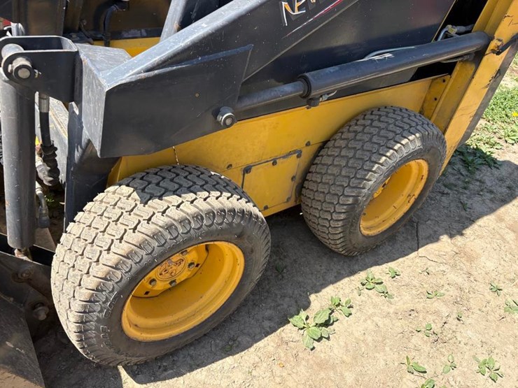 new-holland-l125-image-7