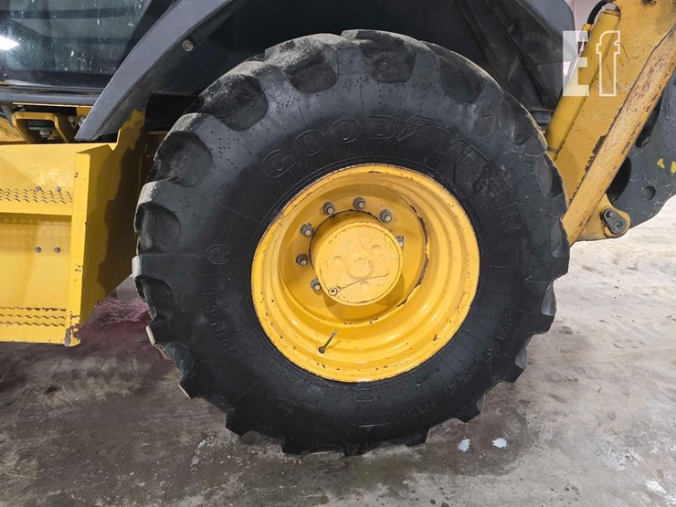 2011-deere-310sj-image-32