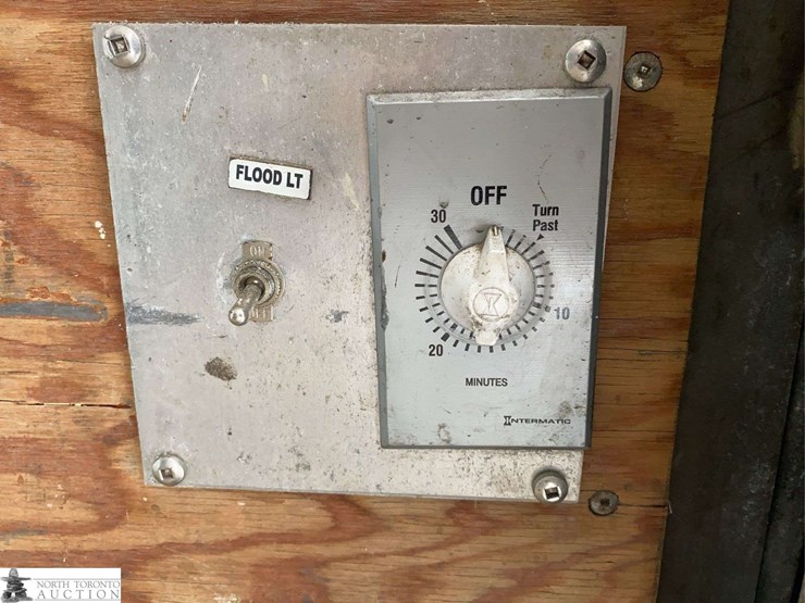 2010-isuzu-nqr-image-28