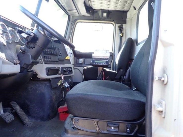 2017-western-star-4700sb-image-17