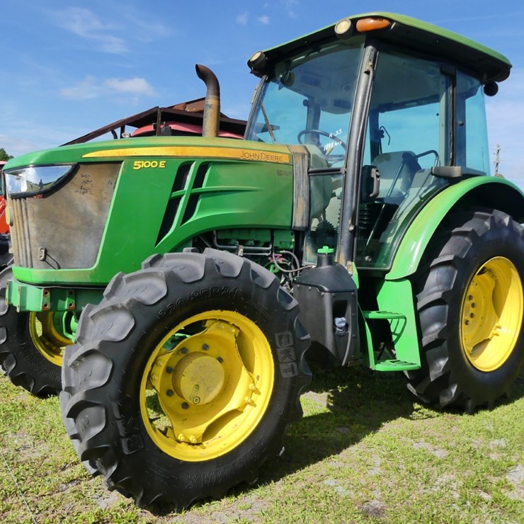 JOHN DEERE 5100E