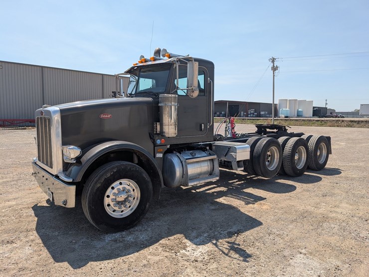 2009-peterbilt-367-image-1