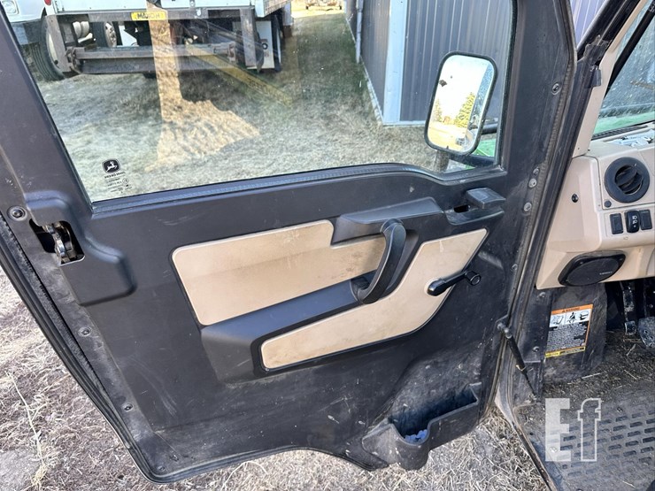 2019-john-deere-gator-xuv-835r-image-16