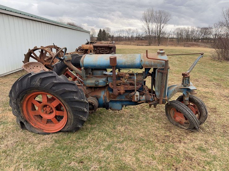 fordson-all-around-england-tractor-image-6