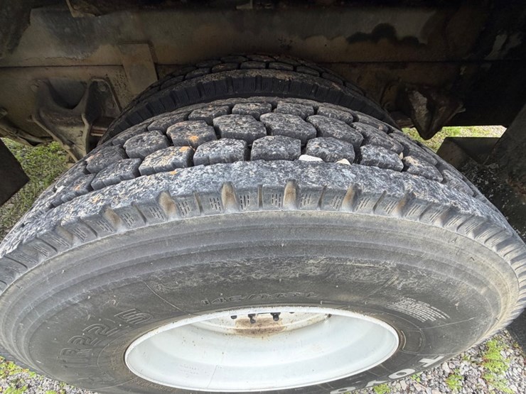 2004-international-durastar-4300-image-5