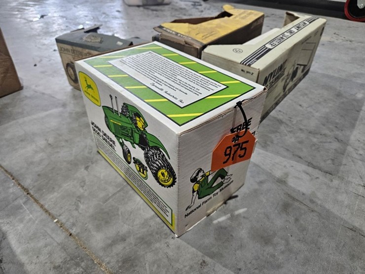 #975-•-john-deere-5020-diesel-series-ii-toy-tractor-image-3