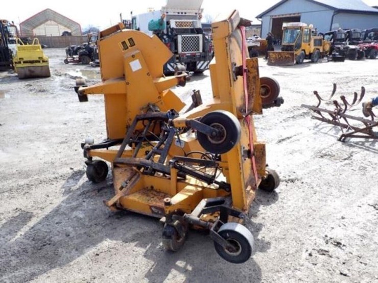 trackless-m14-pto-batwing-mower-421-image-4