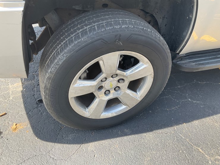 2011-chevrolet-tahoe-image-5