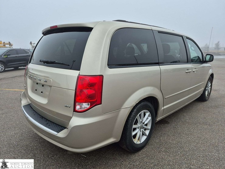 2015-dodge-grand-caravan-sxt-image-5