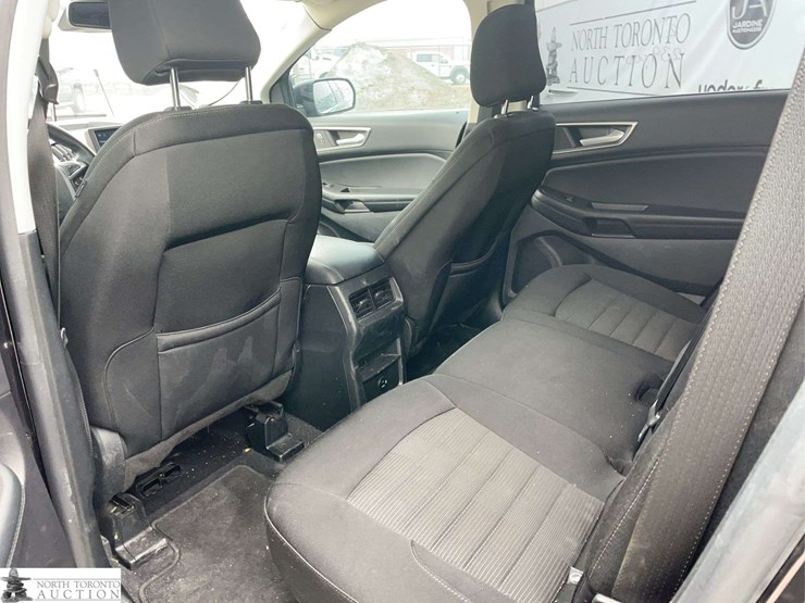 2021-ford-edge-image-15