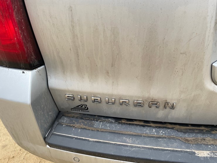 2015-chevrolet-suburban-image-10