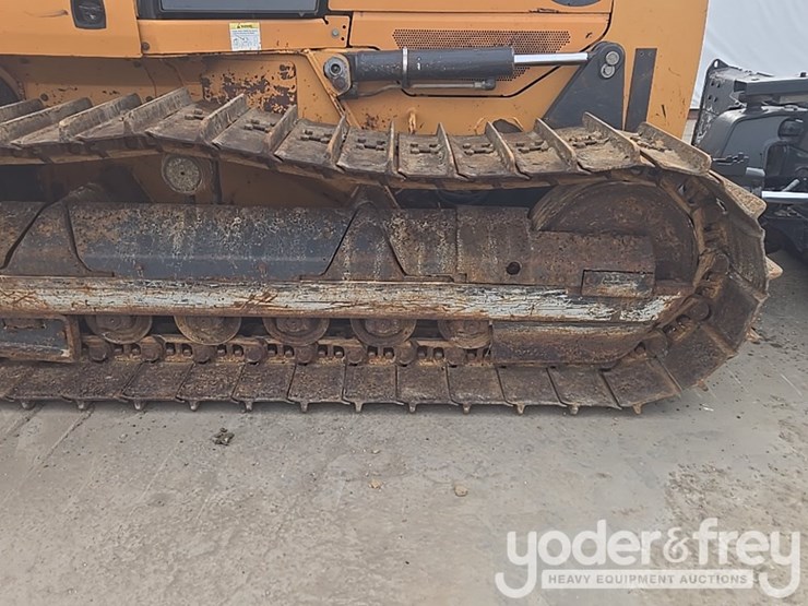 2016-case-750m-image-18