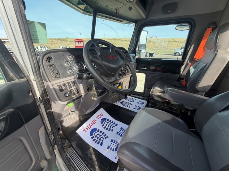 2021-peterbilt-367-image-16