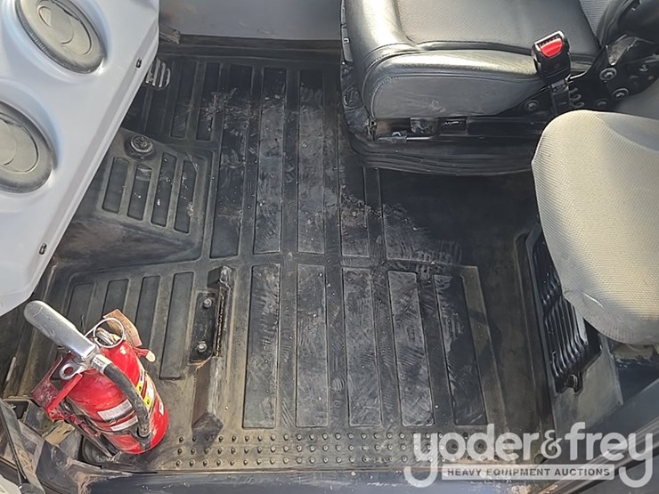 2022-deere-260e-image-113