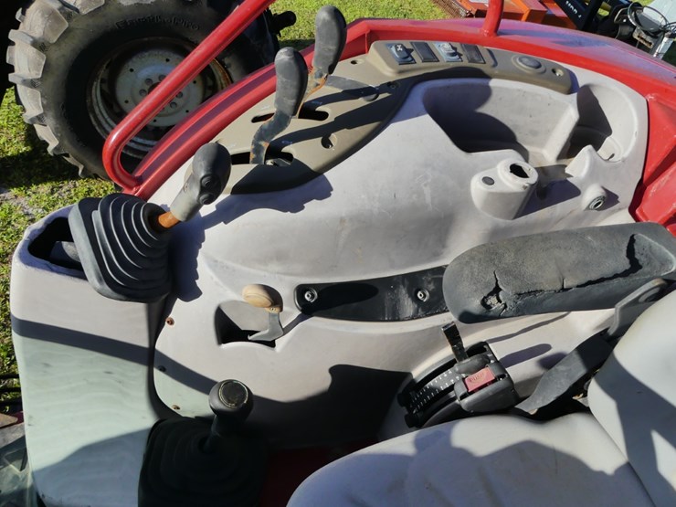 case-ih-farmall-140a-image-12