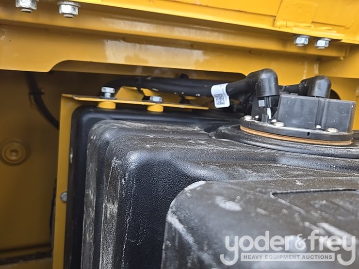 2019-caterpillar-336-image-91