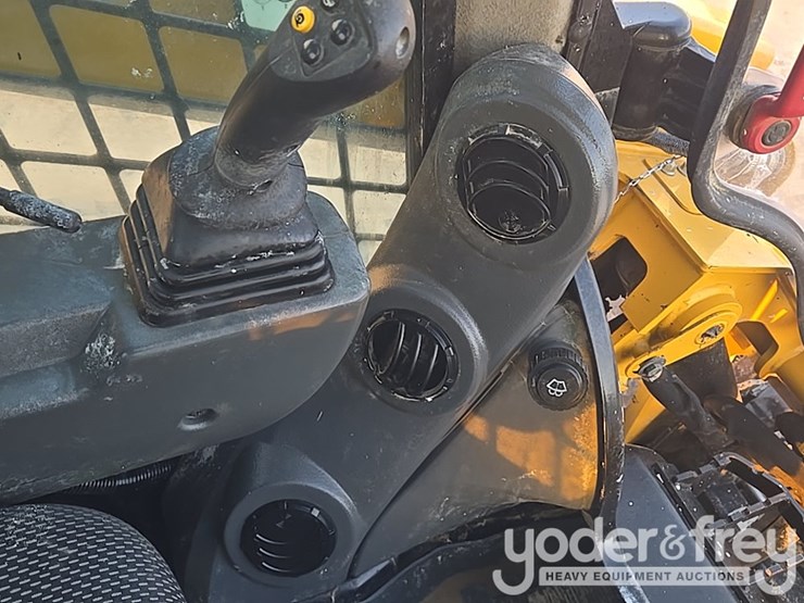 2022-caterpillar-289d3-image-89