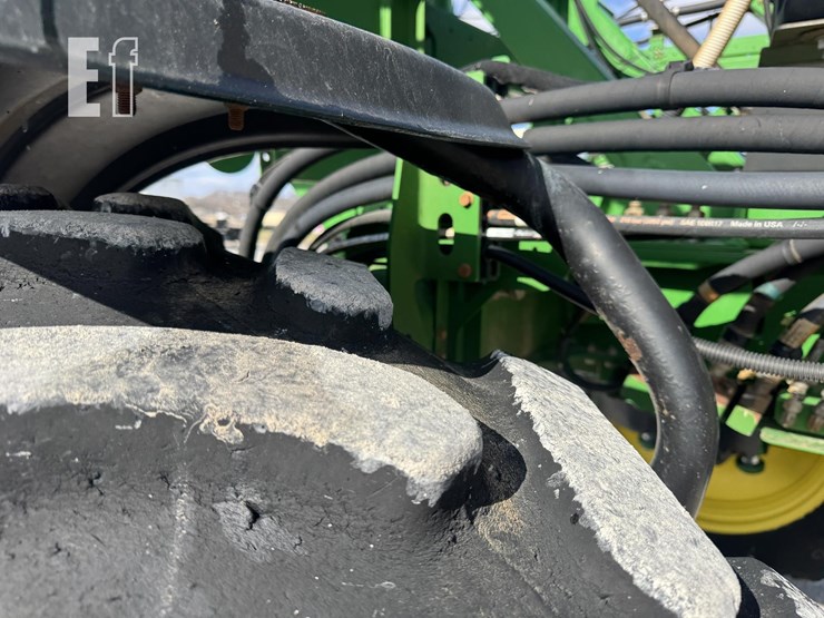 2019-john-deere-r4038-image-11