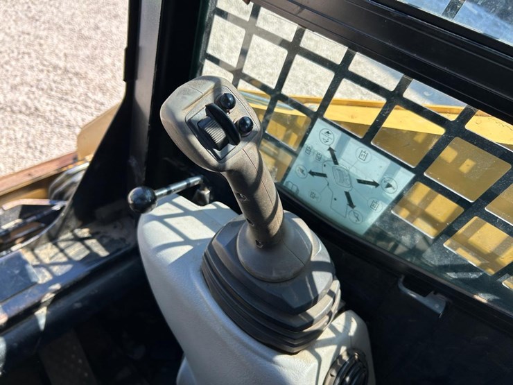 caterpillar-257b-image-26