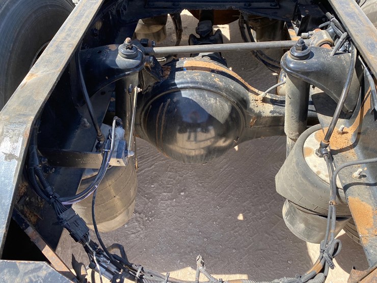 2015-peterbilt-579-image-8