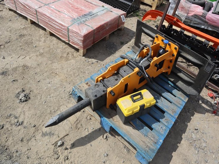 future-skid-steer-breaker-image-3