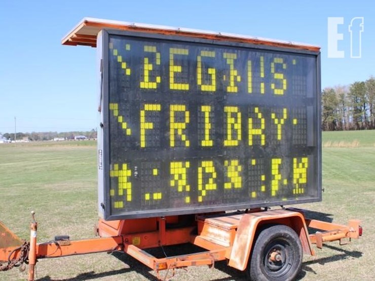 #3201-vms-sign-9-x-6-needs-batteries-on-single-axl-image-1