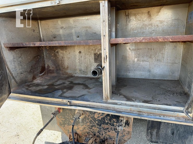 2005-sterling-lt9500-image-10