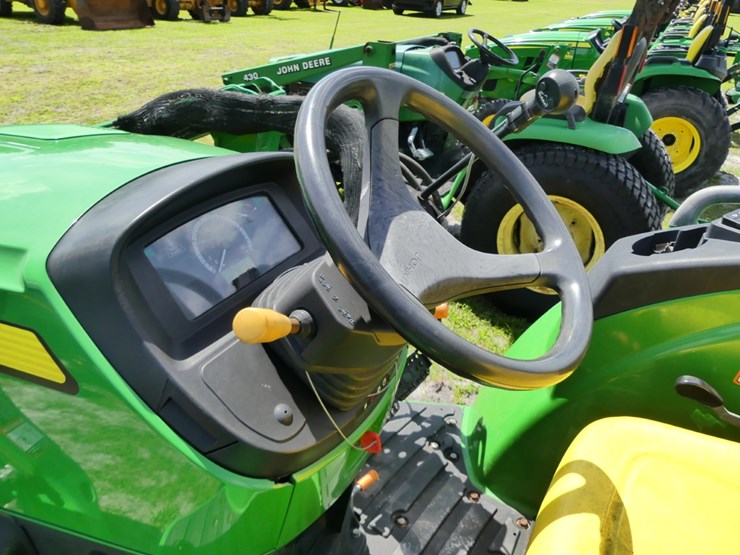 2019-john-deere-4044m-image-12