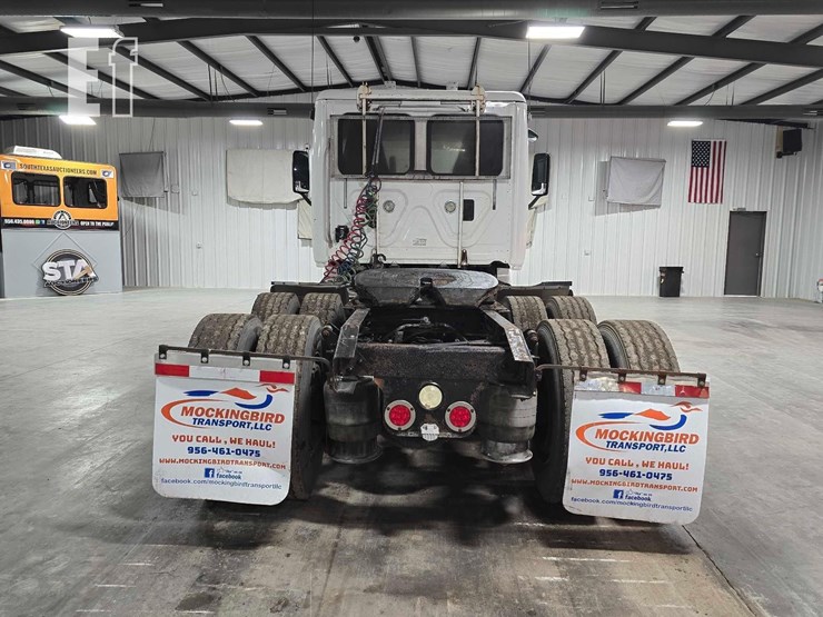 2014-freightliner-cascadia-125-image-8