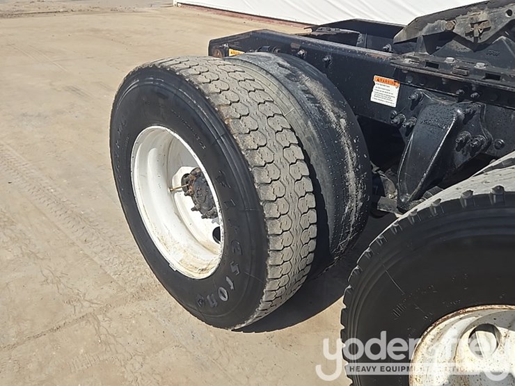 2014-freightliner-cascadia-113-image-19